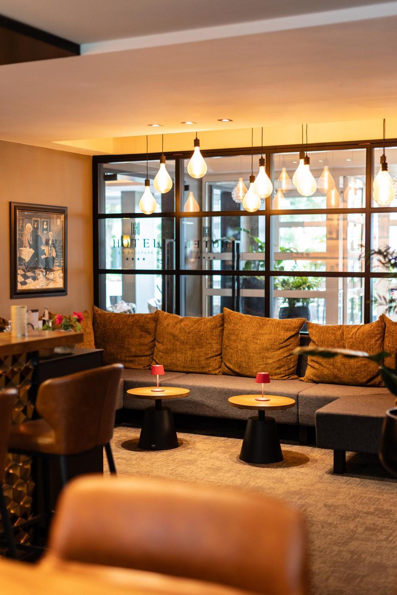 באד צווישנהם Hotel Am Badepark מראה חיצוני תמונה