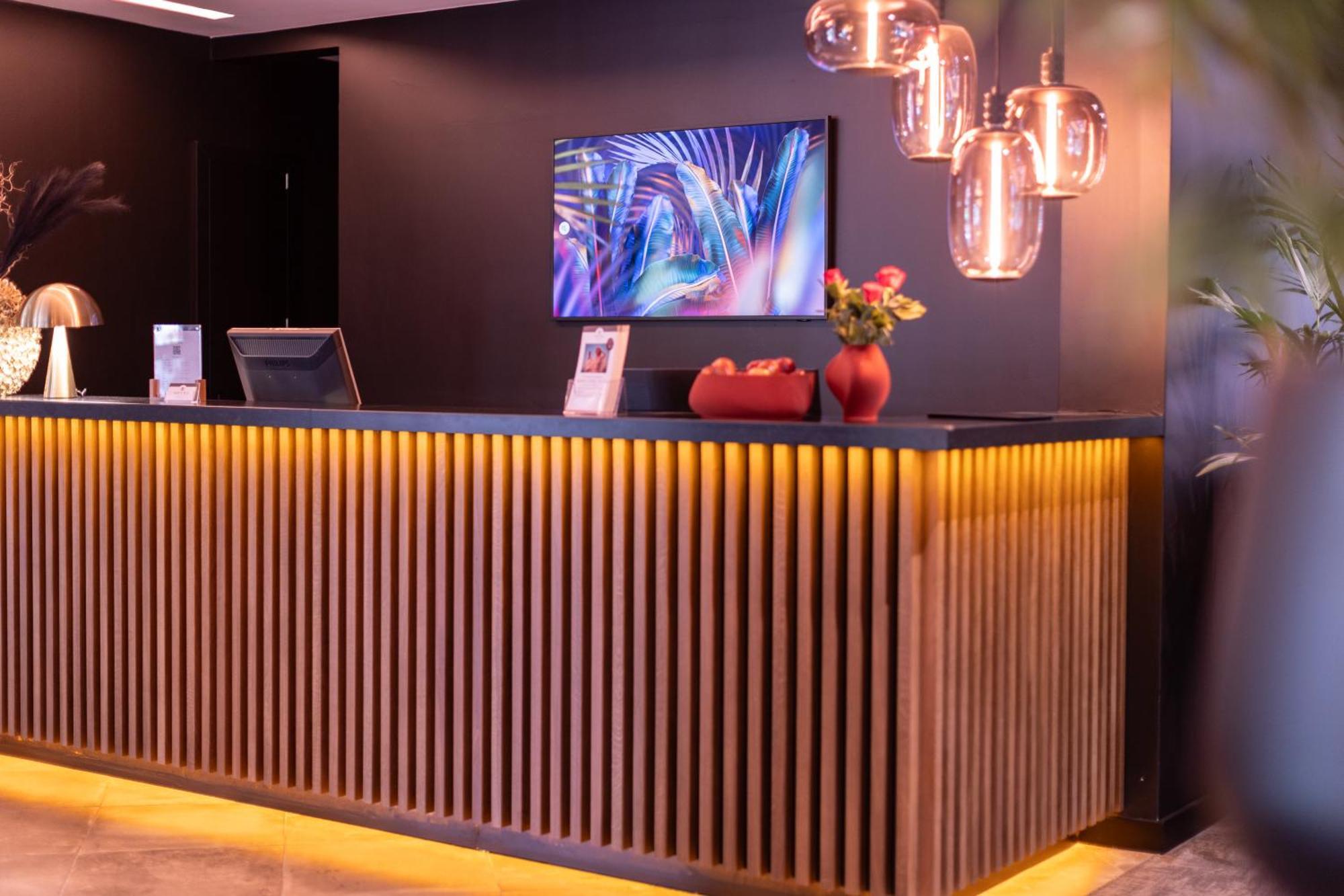 באד צווישנהם Hotel Am Badepark מראה חיצוני תמונה