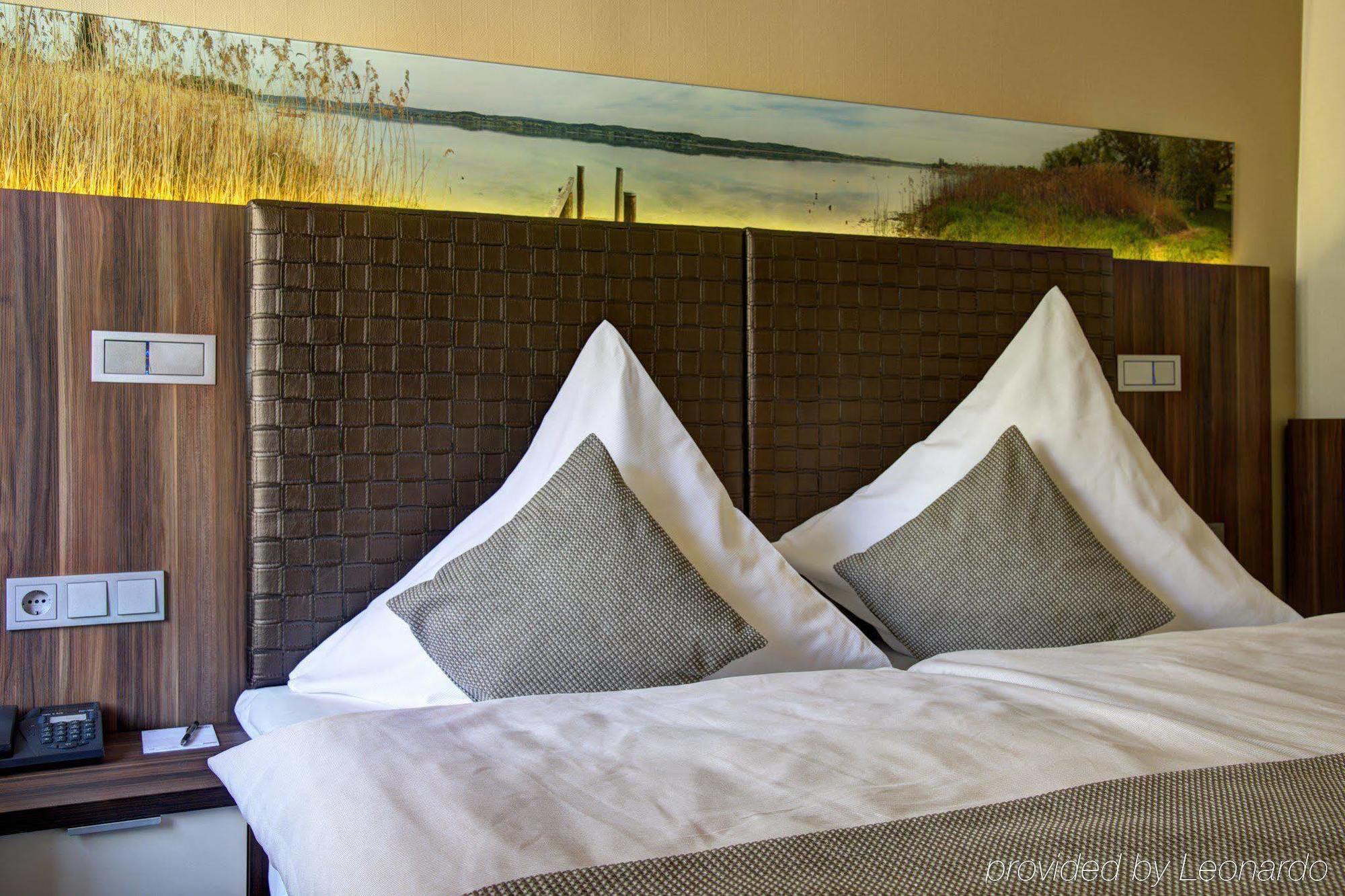 באד צווישנהם Hotel Am Badepark מראה חיצוני תמונה