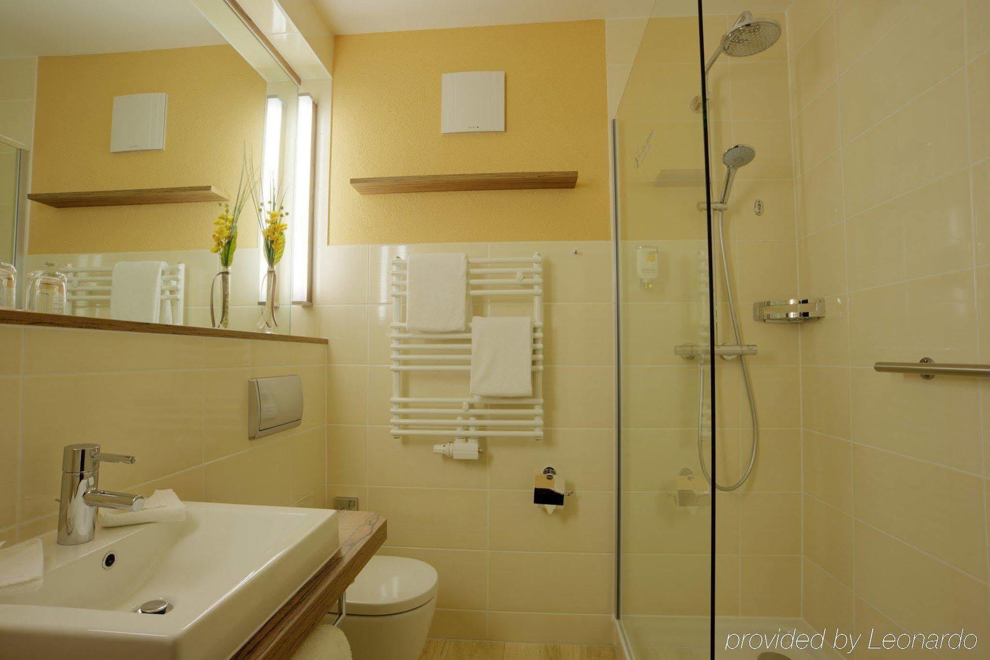 באד צווישנהם Hotel Am Badepark מראה חיצוני תמונה