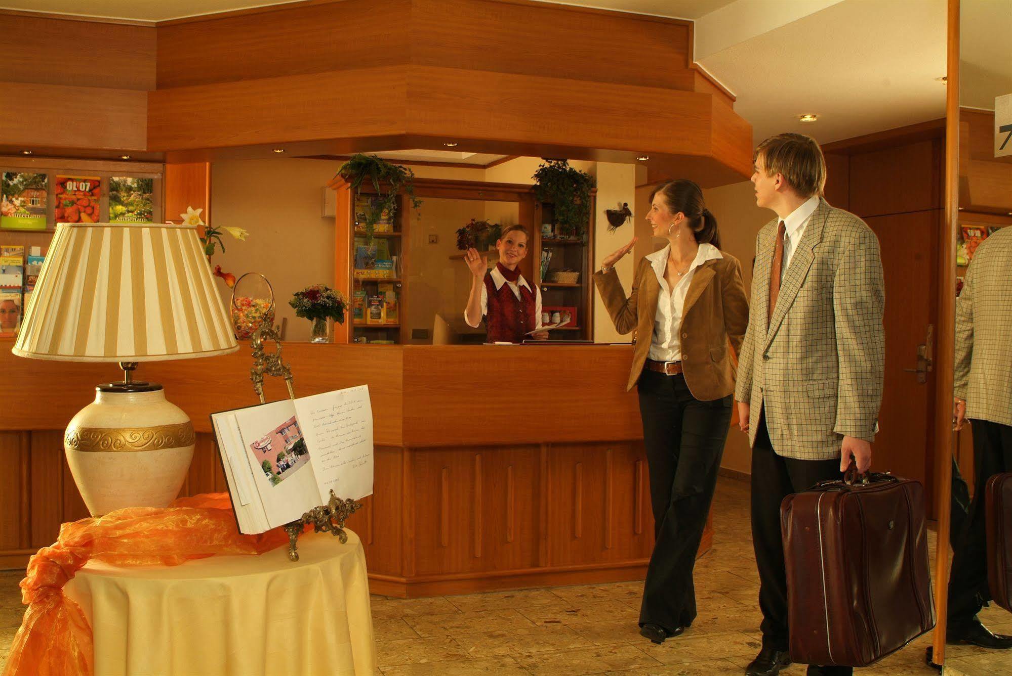 באד צווישנהם Hotel Am Badepark מראה חיצוני תמונה